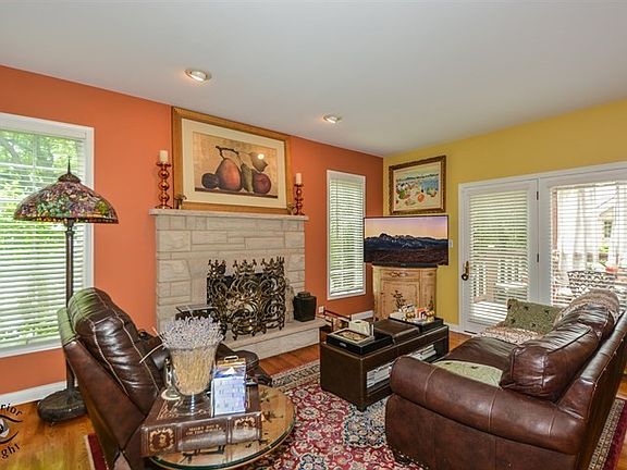 5th image of 640 Mills St
