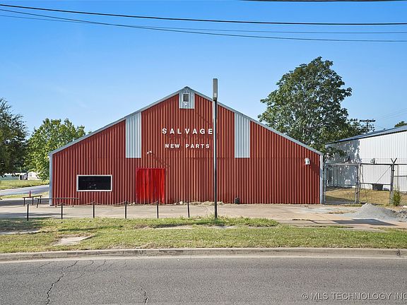 3rd image of 603 Elgin St