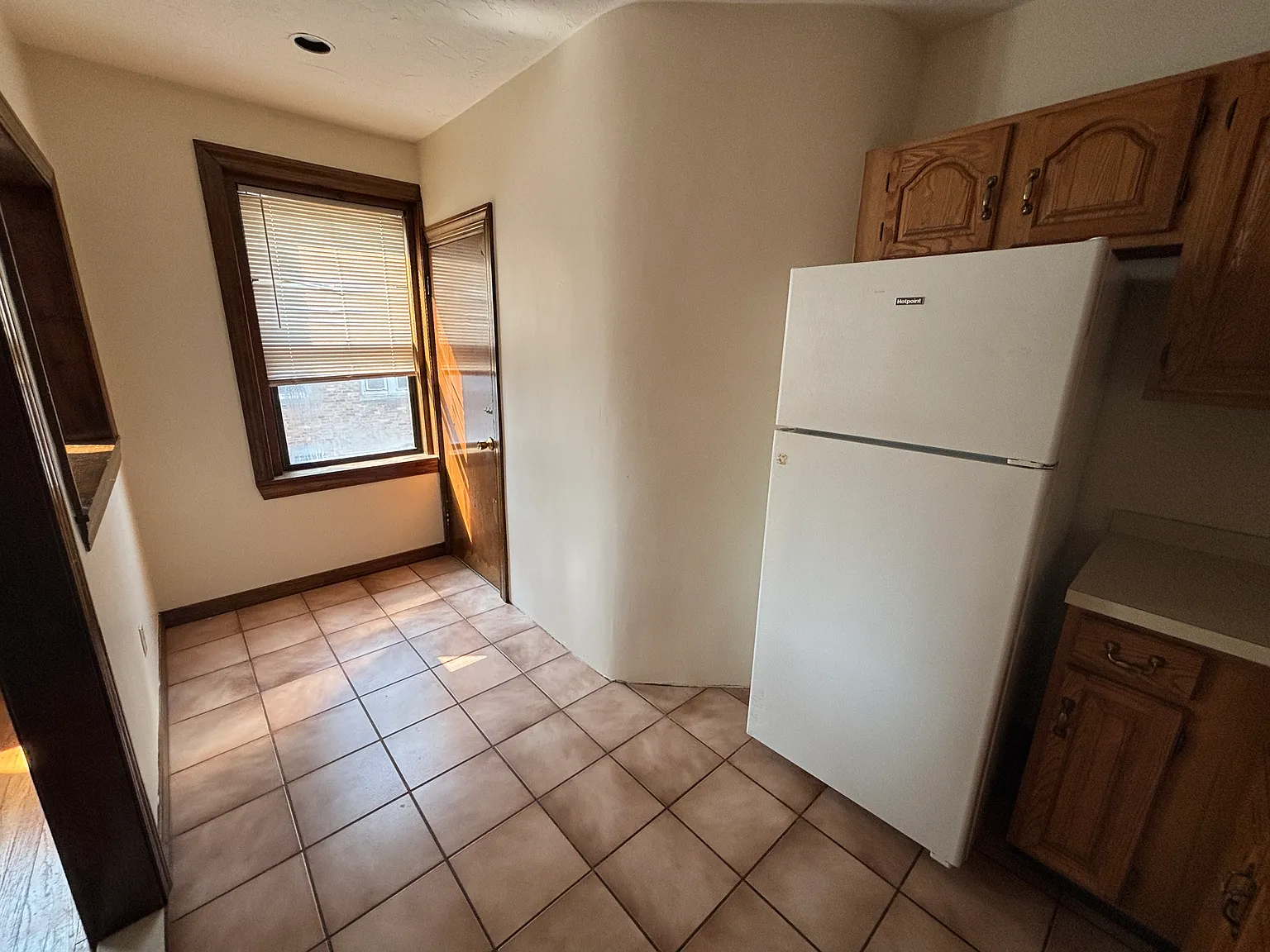 2 bed, 9999 sqft, $2,595 — Photo 3
