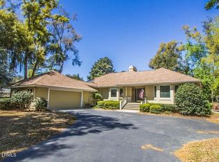570 Island Cir E, Saint Helena Island, SC 29920