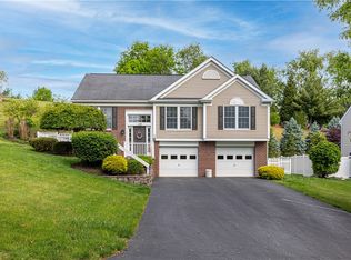 148 Stonegate Dr, Canonsburg, PA 15317