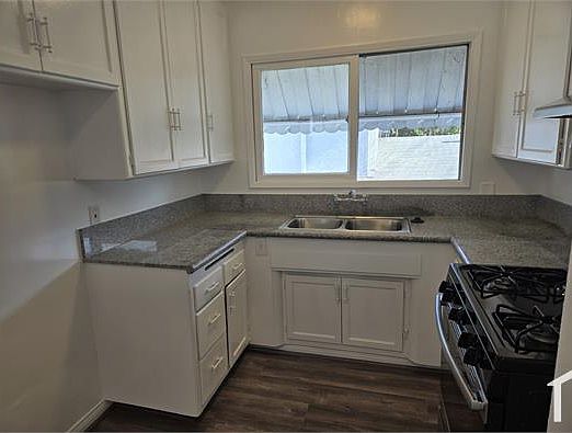 3rd image of 13911 Burbank Blvd APT 2