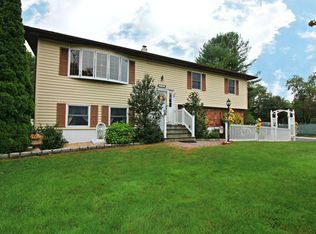 886 Salem Rd, Yorktown Heights, NY 10598