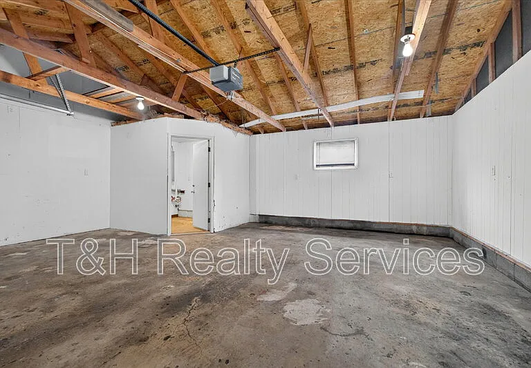 1819 Knox St — Photo 29