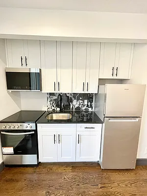 Rented by Delmark Realty LLC | media 28