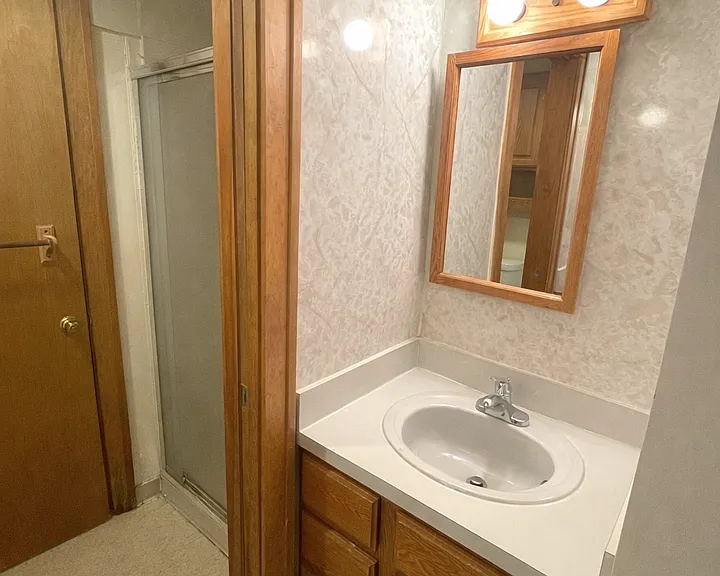 203 E Davis Ave — Photo 12