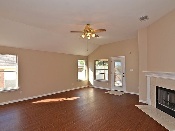 3rd image of 225 Chandler Crossing Trl