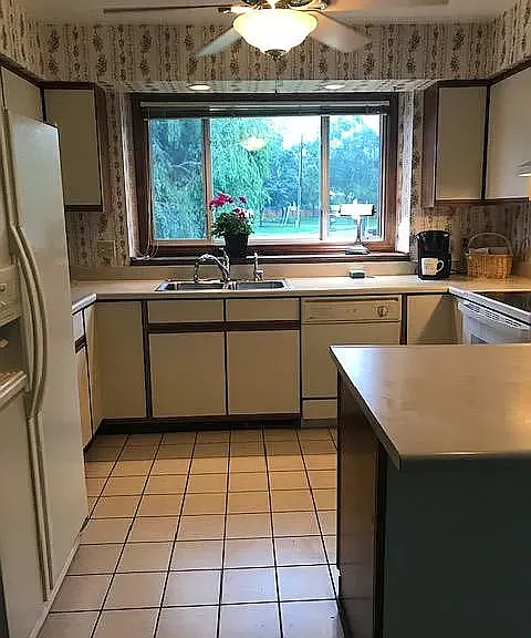 407 N Hickory St — Photo 3