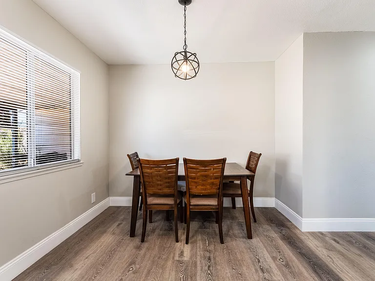 712 Bloomingfield Ln — Photo 8