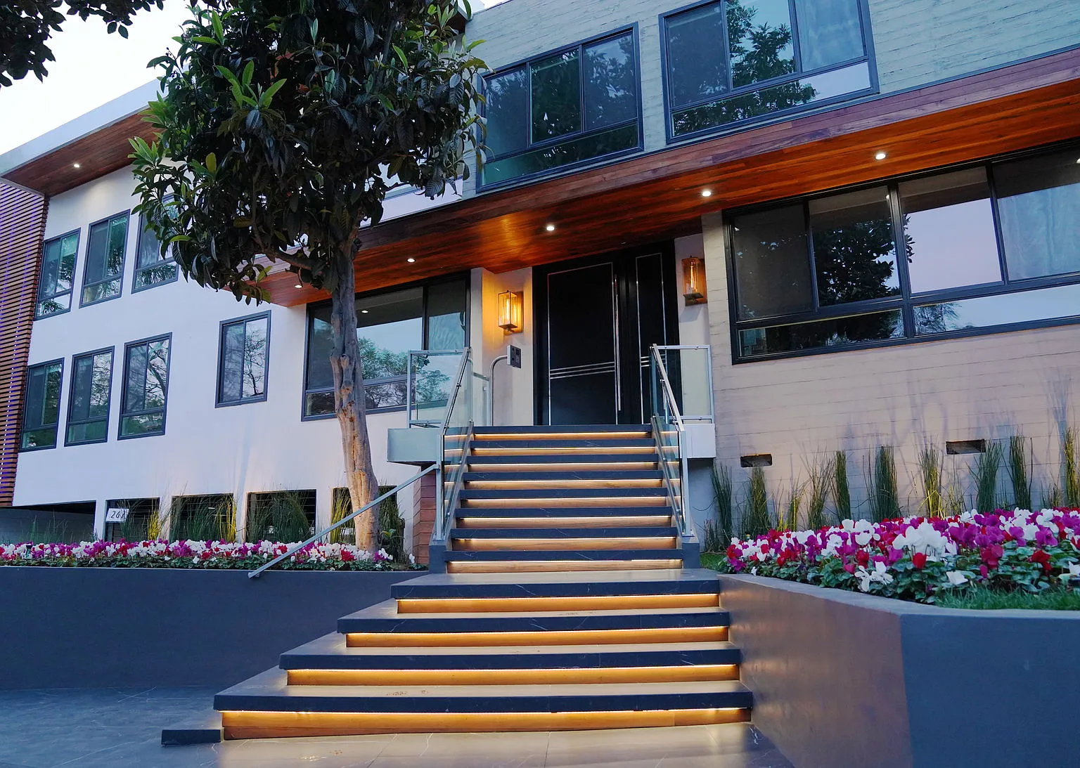 The Laurel — Photo 1
