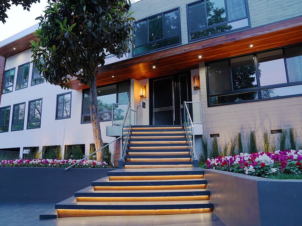 1st image of 1267 N Laurel Ave APT 3