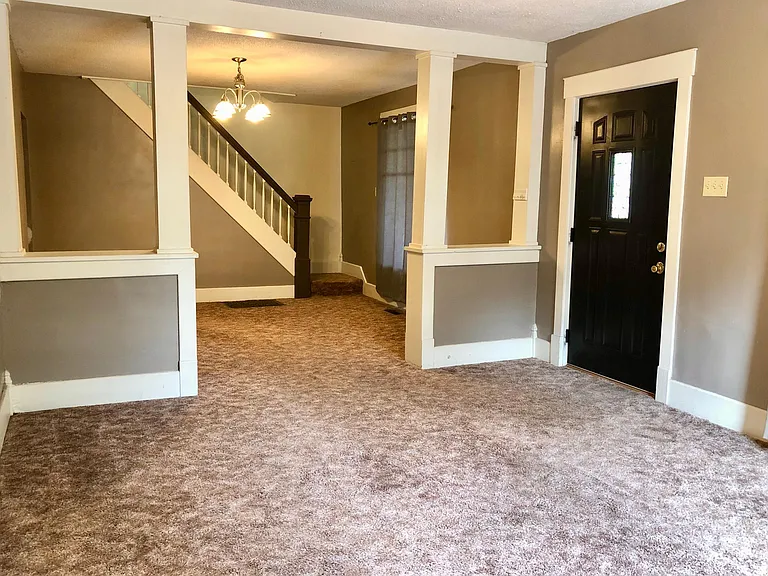 208 S Whites Ave — Photo 5
