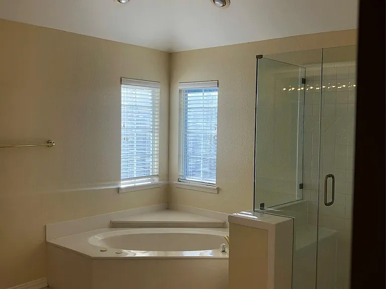 3828 Elgin Dr — Photo 15