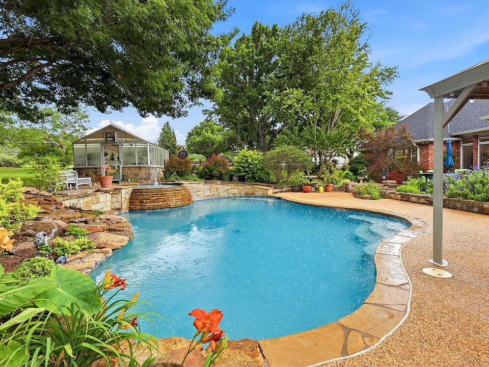 1st image of 122 Chapel Hill Dr