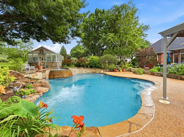 122 Chapel Hill Dr, Lewisville, TX 75077
