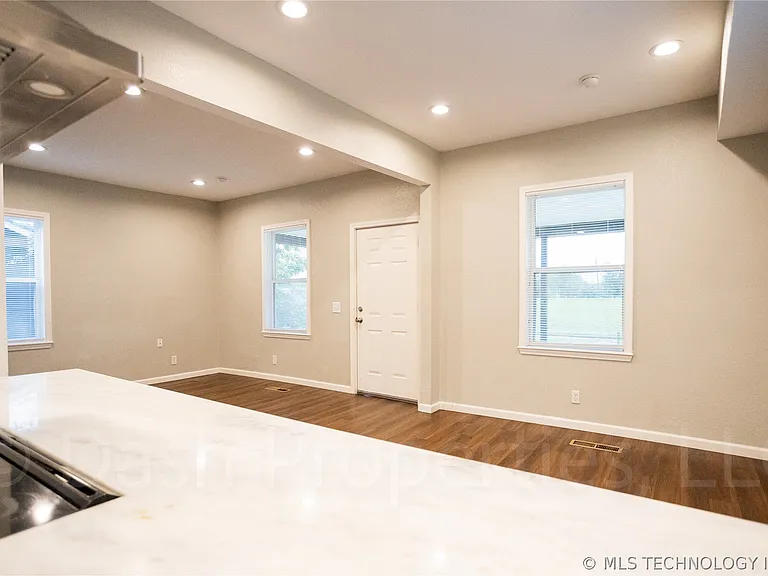 821 S Quaker Ave — Photo 25