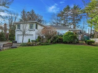 12 Wood Valley Ln, Pt Washington, NY 11050