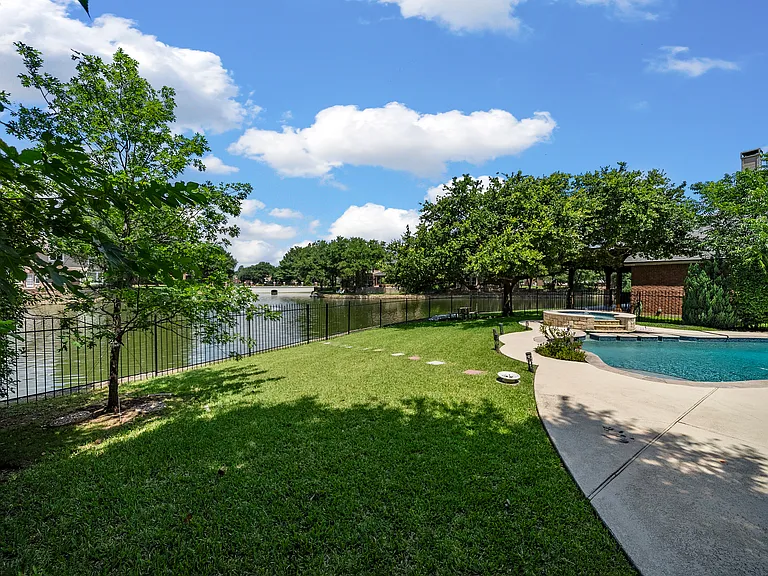351 Cove Dr — Photo 40