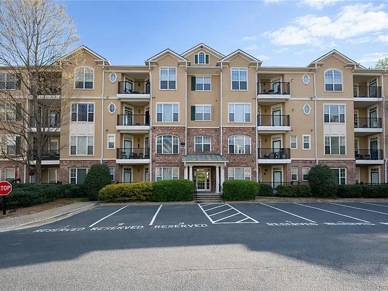 4107 Stratford Cmns — Photo 2