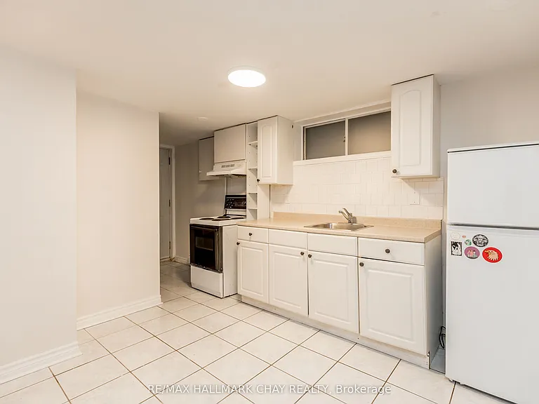 80 Rushbrooke Ave #LOWER — Photo 4