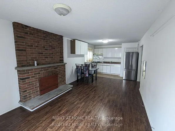 877 Thistle Down Cir, Mississauga, ON L5C 3K5