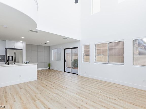 3rd image of 971 Grand Cerritos Ave