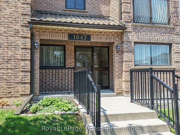 3rd image of 1047 Mississaga St W #307