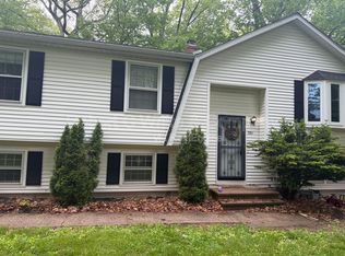 331 Knob Hill Dr, Hamden, CT 06518