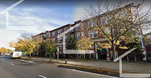 518 Cambridge St Photo 1