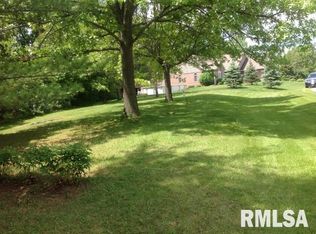 Woodfield Dr, Mackinaw, IL 61755