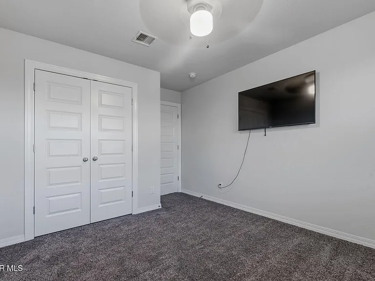 917 Airship Pl — Photo 32