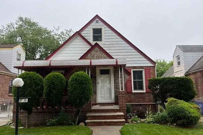 11839 223rd St photo 1