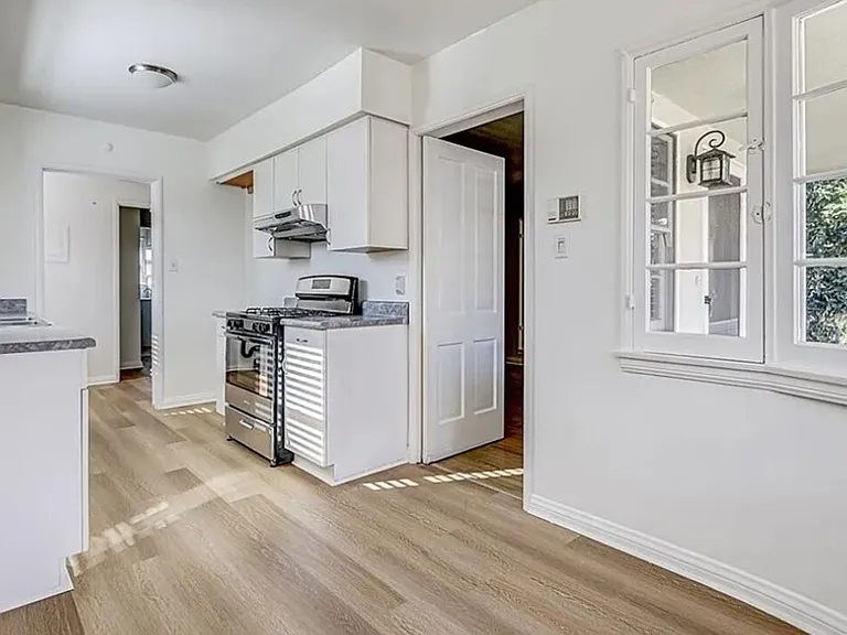 1430 Ocean Park Blvd — Photo 5