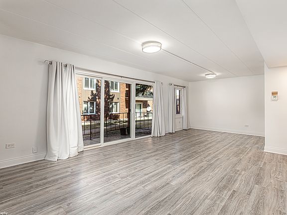 3rd image of 8620 W 95th St APT 1A2