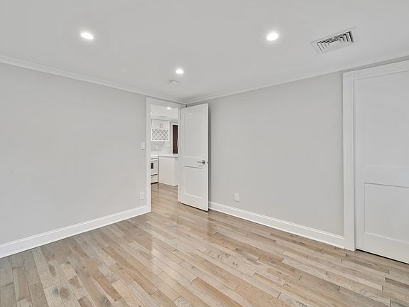 4th image of 170 Lindsey Ave Floor 2