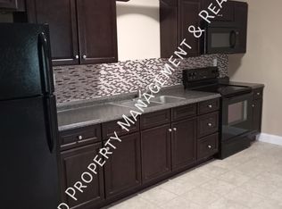 516 Providence St #3R, Woonsocket, RI 02895