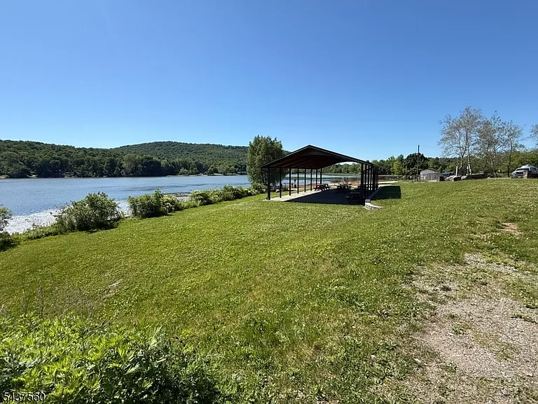 144 Lakeside Dr W #5 — Photo 5