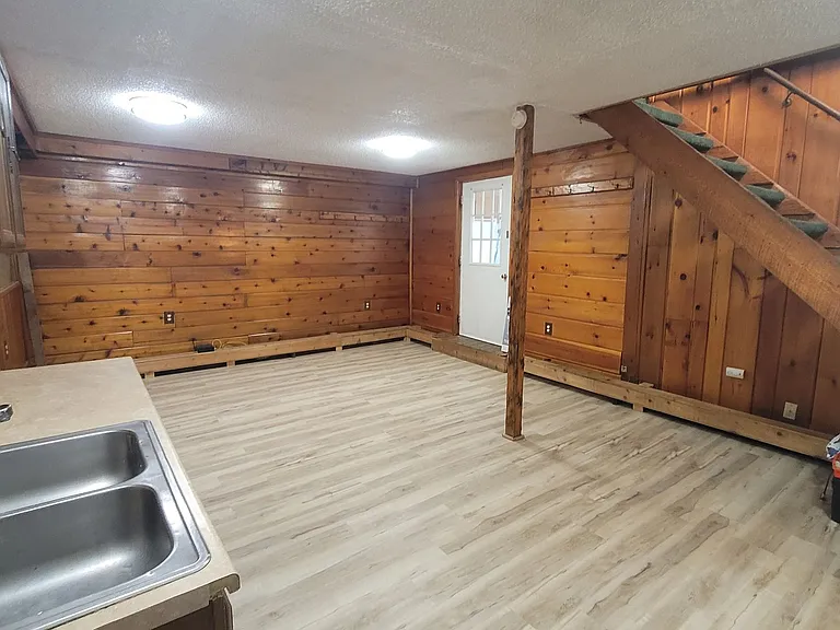 2432 Burtis Ave — Photo 5