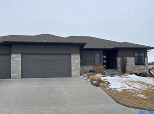 1415 Doyle Ln, Beatrice, NE 68310