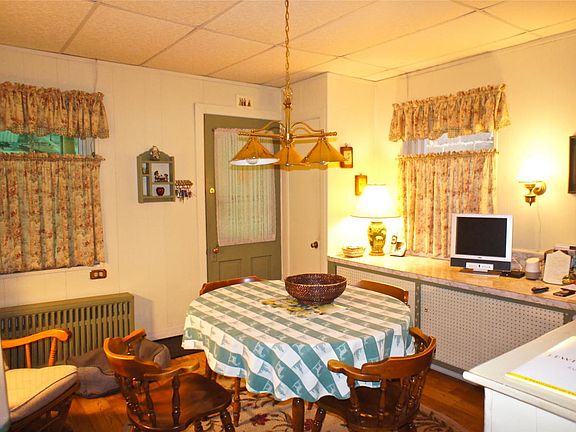 Breakfast area 229