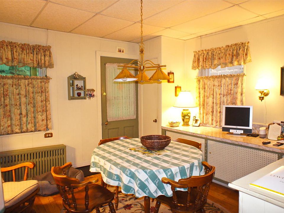 Breakfast area 229