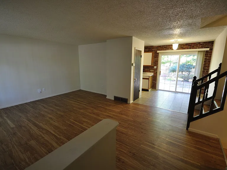 920 Ponderosa Dr — Photo 2