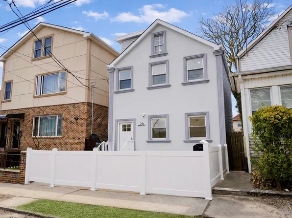 27 Metcalfe St, Staten Island, NY 10304