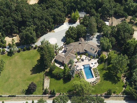 3rd image of 131 Olive Hill Ln