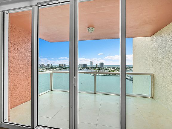 2nd image of 2640 Lake Shore Drive #2011