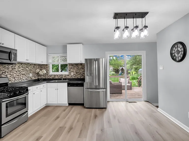 1338 Greenmar Dr — Photo 11