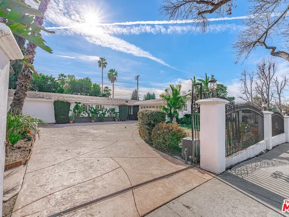 20746 Clarendon St, Woodland Hills, CA 91367