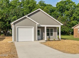 1018 E Harnett St, Dunn, NC 28334