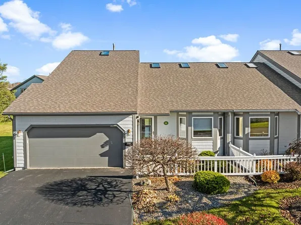 218 Summerhaven Dr S, East Syracuse, NY 13057