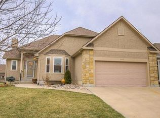 4112 SW Homestead Dr, Lees Summit, MO 64082